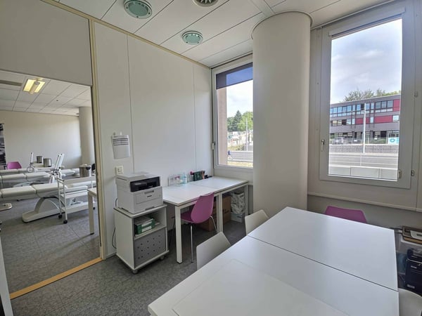 Agréables bureaux lumineux d'environ 115 m2 3