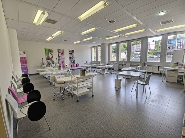 Agréables bureaux lumineux d'environ 115 m2 2