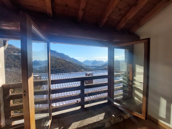 Capriasca-Lopagno Vendesi immobile composto da quattro appartamenti con spettacolare vista 2