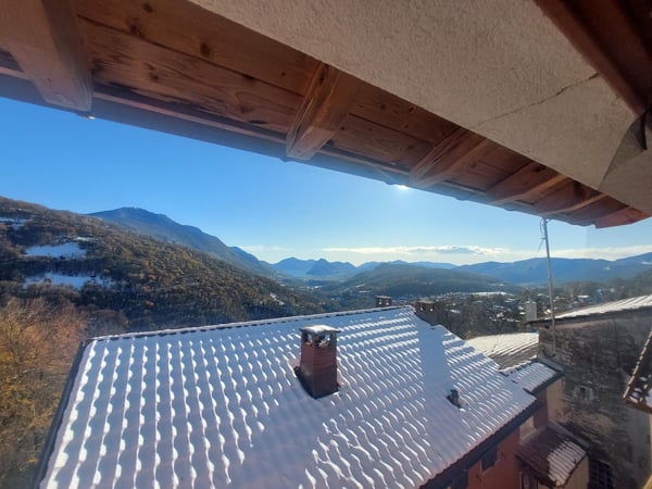 Capriasca-Lopagno: Zum Verkauf ein Gebäude mit drei Wohnungen und spektakulärem Blick 2