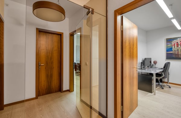 LUGANO: ELEGANTES BÜRO/WOHNUNG ZWEI SCHRITTE VOM PARCO CIANI ENTFERNT ? EINE EINZIGARTIGE GELEGENHEIT 1