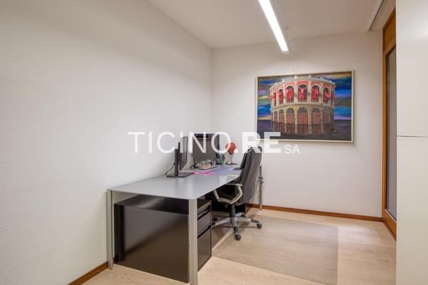 LUGANO: ELEGANTE UFFICIO/APPARTAMENTO A DUE PASSI DAL PARCO CIANI UN'OCCASIONE UNICA 12