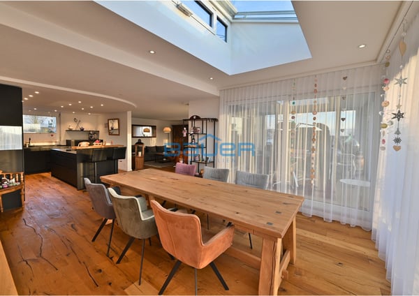 Lichtdurchflutete Attikawohnung mit Panorama-Weitsicht, Wintergarten und privatem Liftzugang 1