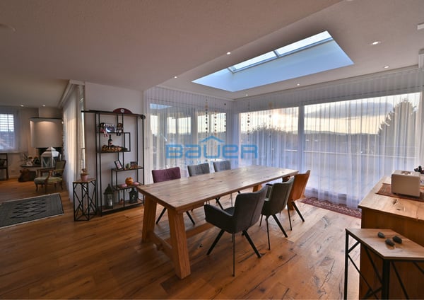 Lichtdurchflutete Attikawohnung mit Panorama-Weitsicht, Wintergarten und privatem Liftzugang 2