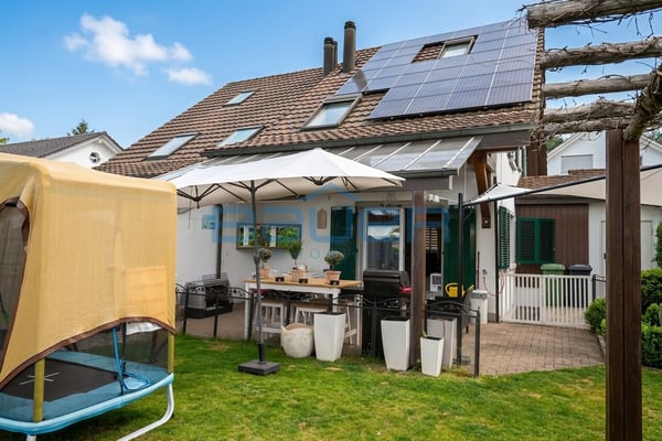 Gemütliche Doppelhaushälfte mit Garten und Cheminée 3