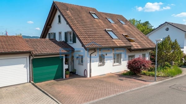 Gemütliche Doppelhaushälfte mit Garten und Cheminée 2