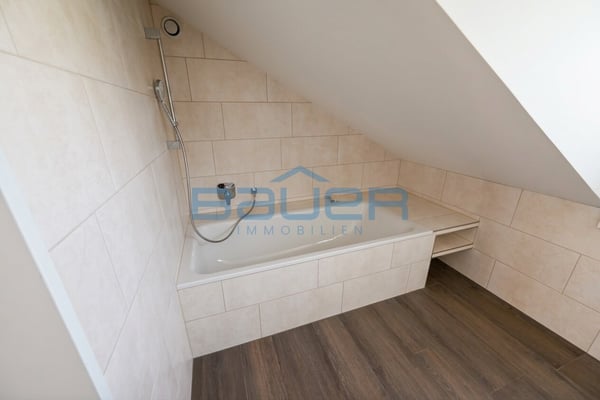 Viel Platz für die ganze Familie 7.5-Zimmer-Reihenhaus mit Garten 9