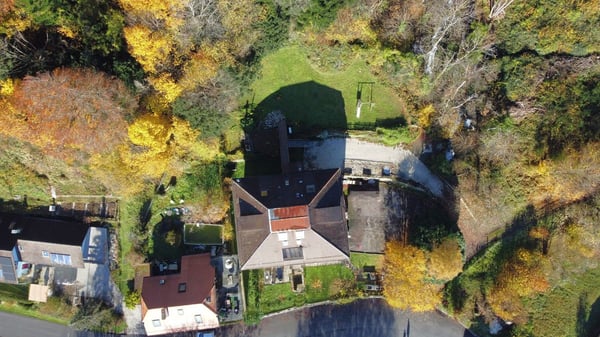 UNIQUE : Maison terrasse de 2.5 pièces avec vue sur la campagne 2