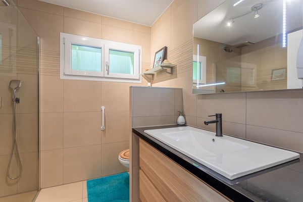 Villa de 5.5 pièces : Elégance contemporaine et panorama d'exception ! 8
