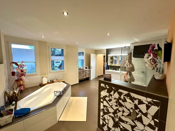 Historisches Zweifamilienhaus mit zwei separaten Einheiten – Wohnen & Arbeiten vereint 10