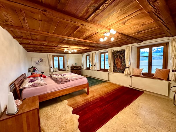 Historisches Zweifamilienhaus mit zwei separaten Einheiten – Wohnen & Arbeiten vereint 8