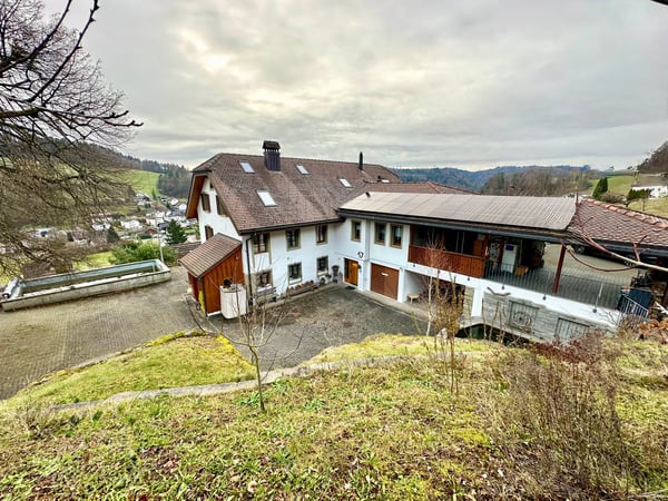 Historisches Zweifamilienhaus mit zwei separaten Einheiten – Wohnen & Arbeiten vereint 2