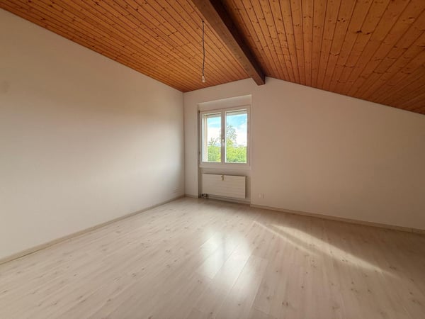 SEHR RUHIG UND ZENTRAL, NAHE STÄDTLI MIT LIFT 6