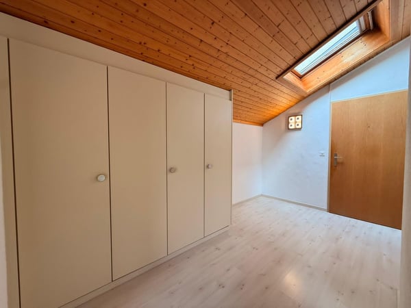 SEHR RUHIG UND ZENTRAL, NAHE STÄDTLI MIT LIFT 8