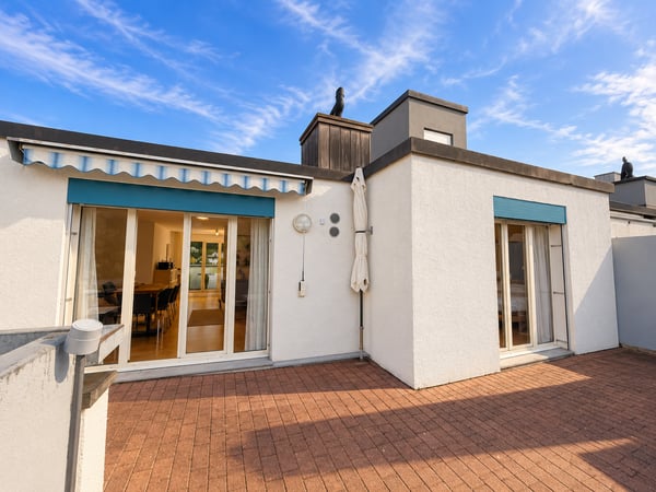 Charmante Dachwohnung mit Balkon und schöner Aussicht in Zofingen