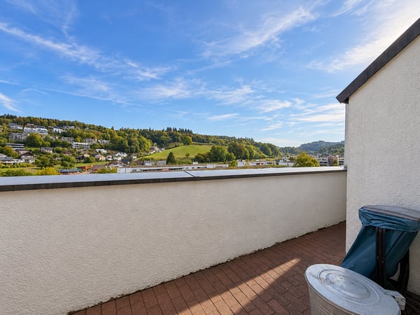 Charmante Dachwohnung mit Balkon und schöner Aussicht in Zofingen 3
