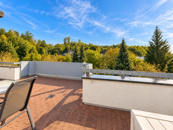 Charmante Dachwohnung mit Balkon und schöner Aussicht in Zofingen 2