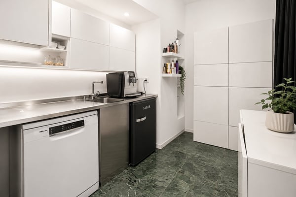 Exklusive Stuhlmiete in modernem Coiffeursalon an Toplage in Zürich Enge 5