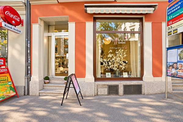 Arbeitsplatz für Naildesigner/in im Beauty Studio 1