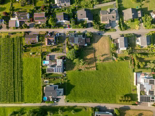 Wohnbauland mit Seesicht für ein oder zwei Häuser 1