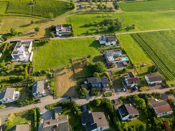 Wohnbauland mit Seesicht für ein oder zwei Häuser 6