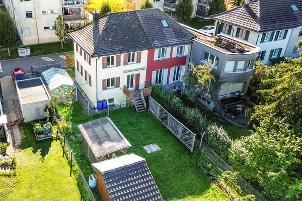 Doppelhaushälfte mit Charme und grossem Garten 2