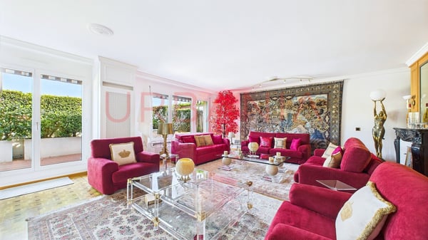 Exclusivité attique d'exception à Florissant 3