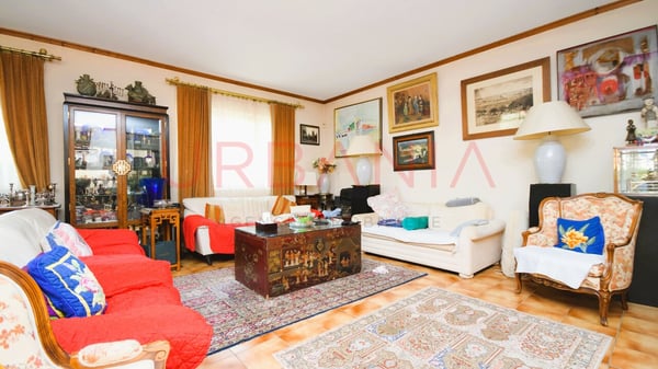 Villa individuelle avec piscine à rénover 3