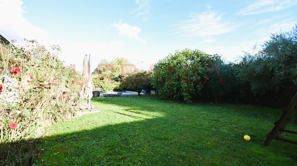 Villa individuelle avec piscine à rénover 2