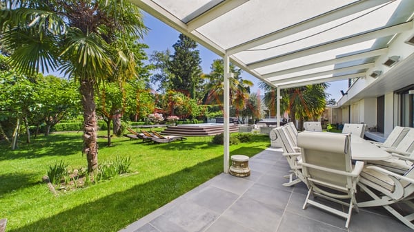 Villa familiale rénovée avec piscine et grand terrain 5