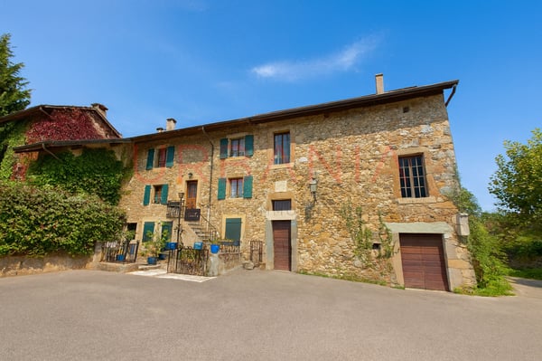 Triplex de charme au coeur d'une bâtisse historique du XVIIe siècle 1