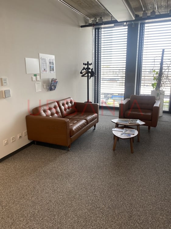 OPPORTUNITE UNIQUE-BUREAUX DE 640 M2 A PONT-ROUGE 4