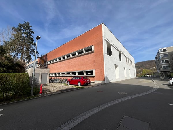 Grosszügige Einstellhallenplätze 2