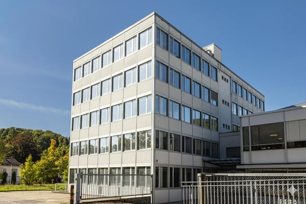 Surfaces rénovées dès 300m² - Les Cadolles 7