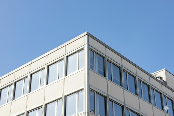 Rez-de-chaussée de 360 m² dans un bâtiment rénové aux Cadolles 2