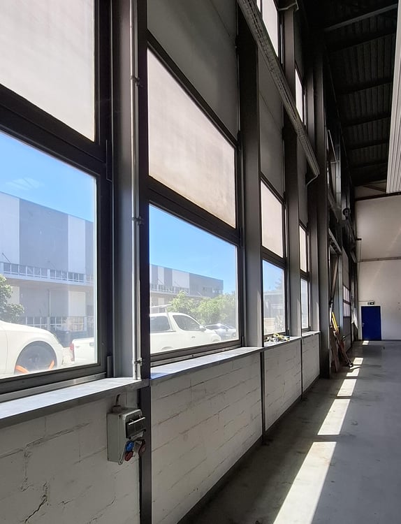 Funktionale Gewerbehalle 861 m2 mit grosser Raumhöhe und Büroeinheit 4