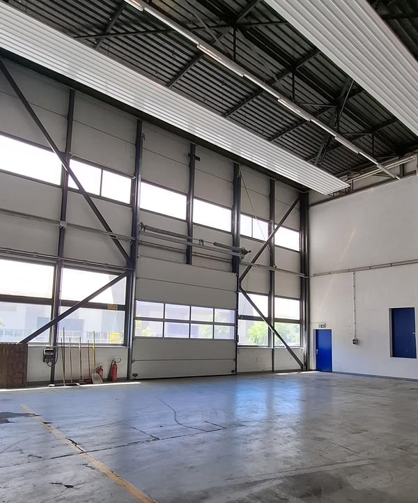 Funktionale Gewerbehalle 861 m2 mit grosser Raumhöhe und Büroeinheit 3