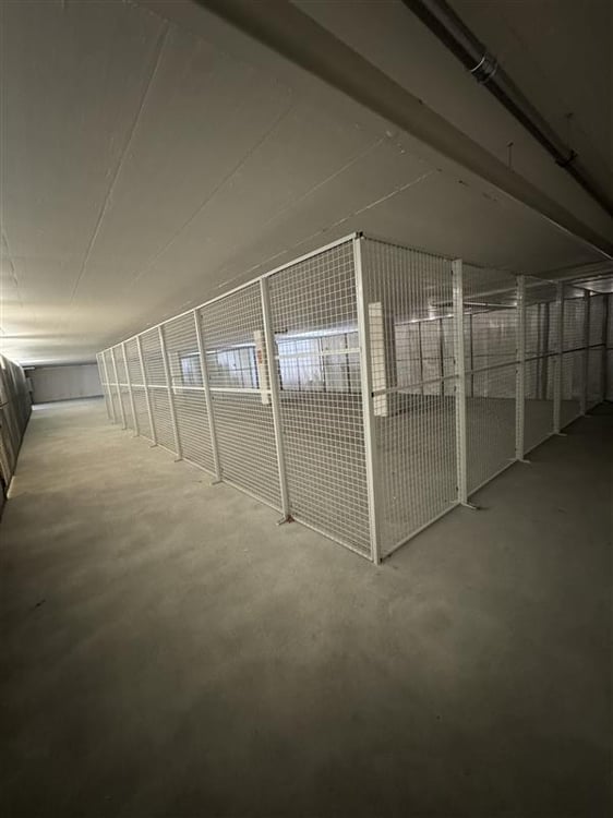 Lagerräume ab 100 m2 (mit Warenlift) zur Zwischenvermietung bis 31.12.2028 2