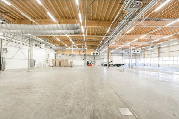 Top Industriehalle mit LKW-Rampen & Büroflächen in Kleindöttingen 5