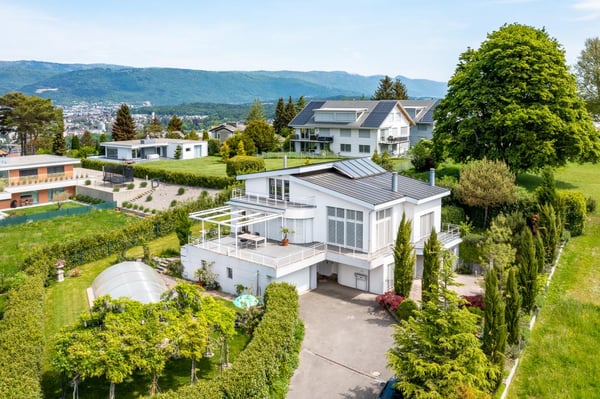 Traumhafte Villa mit Blick auf den Biel…
