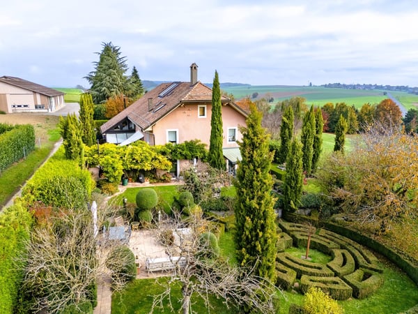 Elégante propriété de 7 pièces - Parcelle de 1'720 m² magnifiquement arboré 1