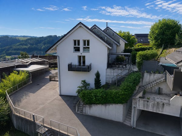 Villa mitoyenne de 5,5 pièces avec espace de jardin privatif de 200m2 10