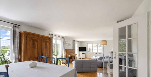 Exclusivité: Maison individuelle de 7.5 pièces               Beau jardin avec piscine 4