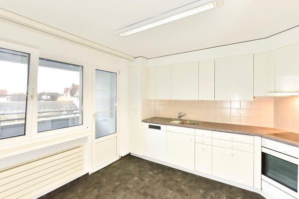 Grosse Erdgeschosswohnung 6