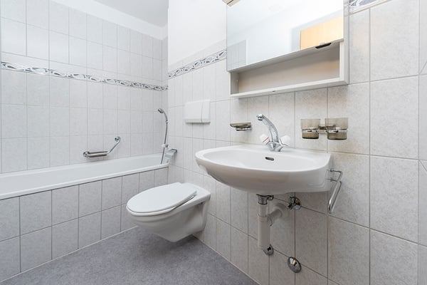 Grosse Wohnung an schöner Lage 8