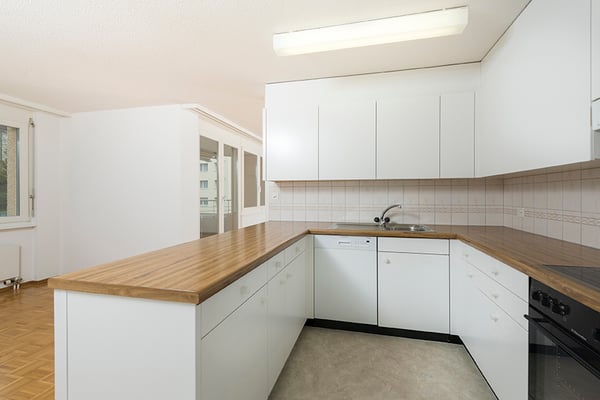 Grosse Wohnung an schöner Lage 6