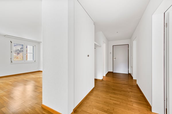 grosszügige und helle Wohnung 3