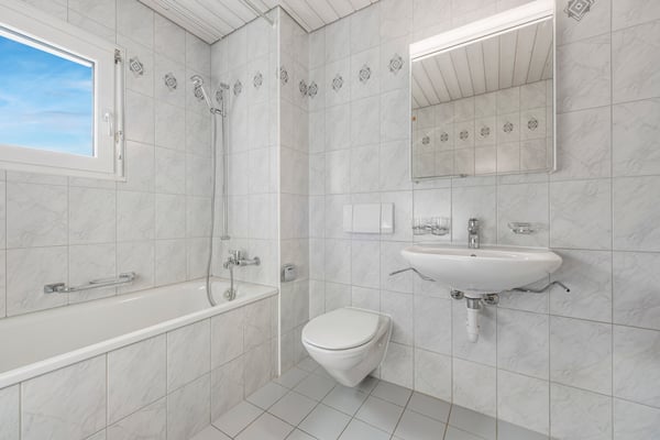 grosszügige und helle Wohnung 5