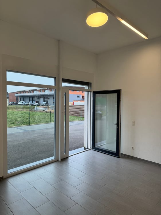 Local lumineux de 5 m² à louer au Bouveret ! 7