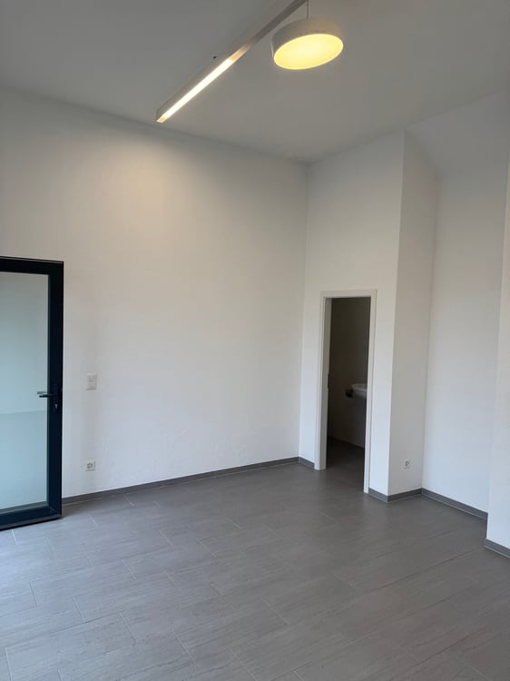 Local lumineux de 5 m² à louer au Bouveret ! 6